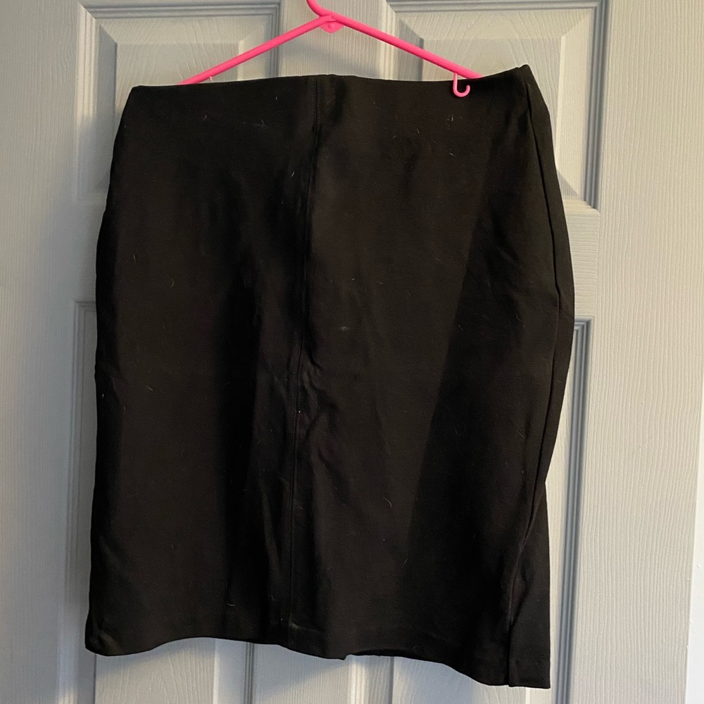 Womens stretch pencil skirt. Size large. EUC